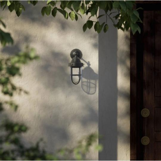 fekete angol cottage vintage kulteri falikar antracit lampa bejarat terasz vizallo kerti vilagitas hazfalra mediterran country.jpg